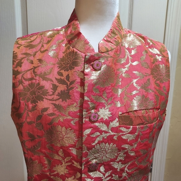Floral Foil Vest - Picture 4 of 6